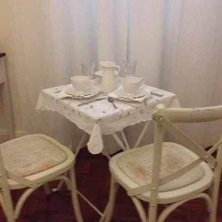 Bed & Breakfast Out Of Time *